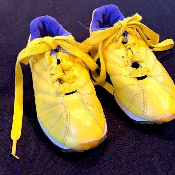 Nike Sneakers Youth Size 2.5 Yellow Boy Girl Unisex - Picture 1 of 10